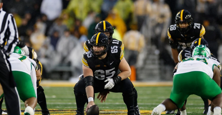 Chargers 2-round mock draft: Bolts land nation’s top center