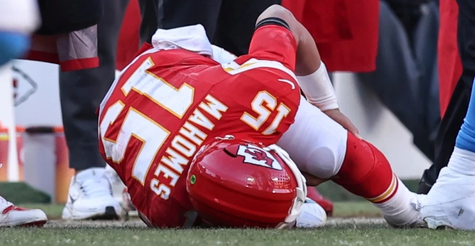 Chiefs’ Patrick Mahomes successfully underwent surgery to repair ACL