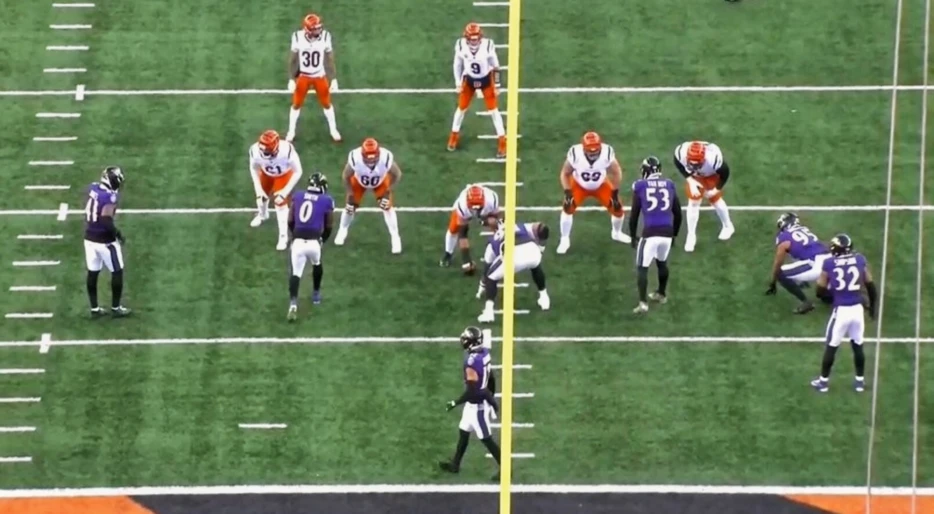 Cincinnati Bengals TE Mike Gesicki Is Getting Called Out For His Horrible Effort On Joe Burrow’s Interception [VIDEO]