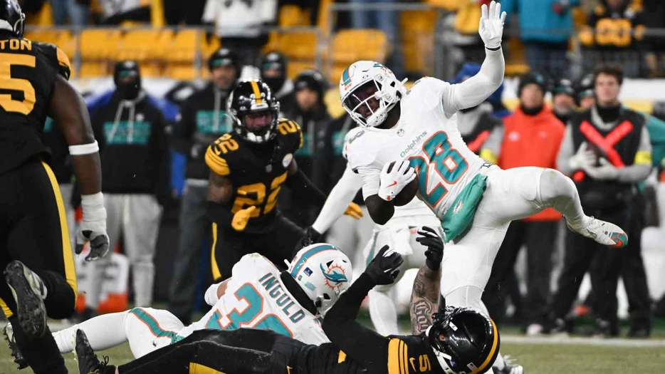 Dolphins’ Minkah Fitzpatrick exits MNF with troubling injury