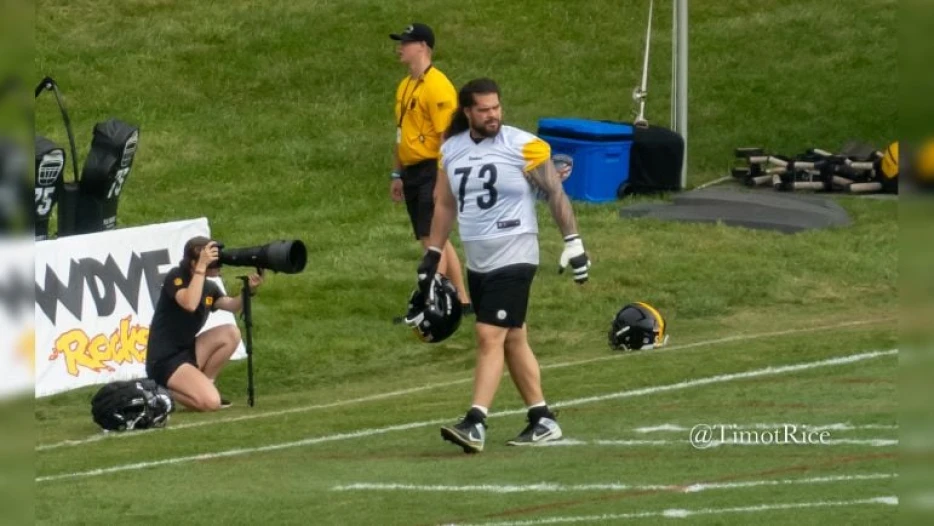 Isaac Seumalo Injured Against Dolphins (Update)