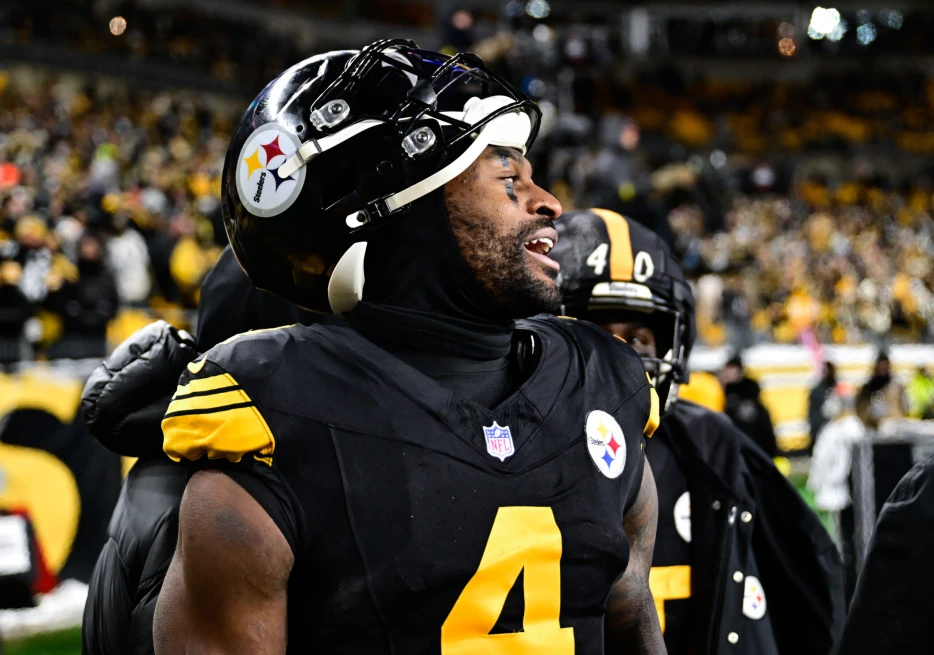 Playing Mad: DK Metcalf Dominates Dolphins with Maniacal Dash