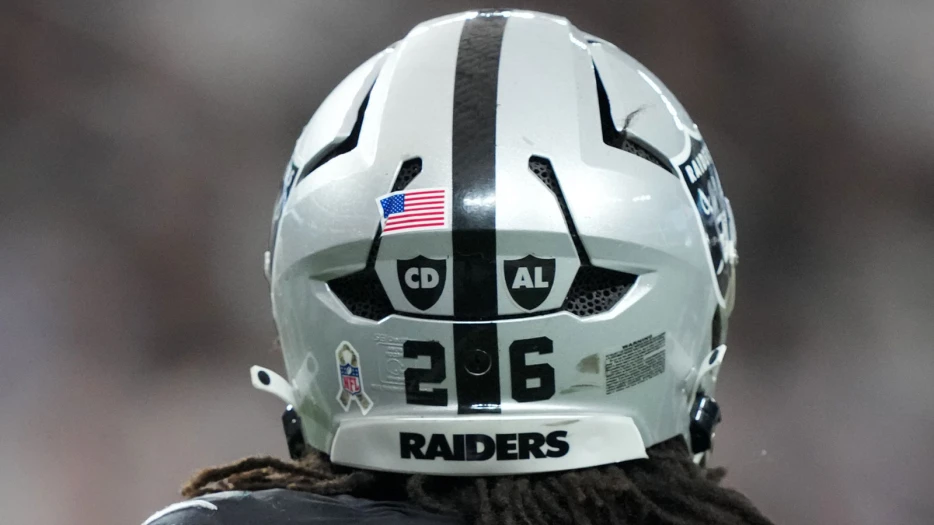 Raiders pay tribute to the late Mike White