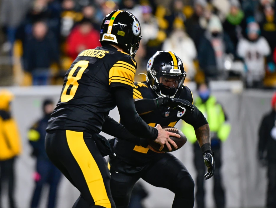 Steelers Offense Breaks Out in Beat-Down of Dolphins, 28-15
