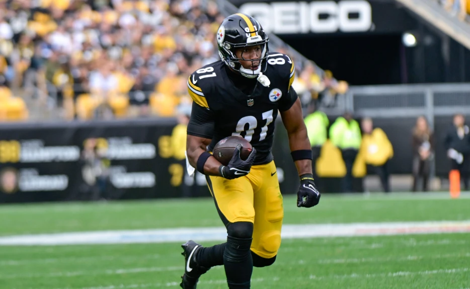 Sweet Revenge: Jonnu Smith Makes Dolphins Regret Steelers Trade