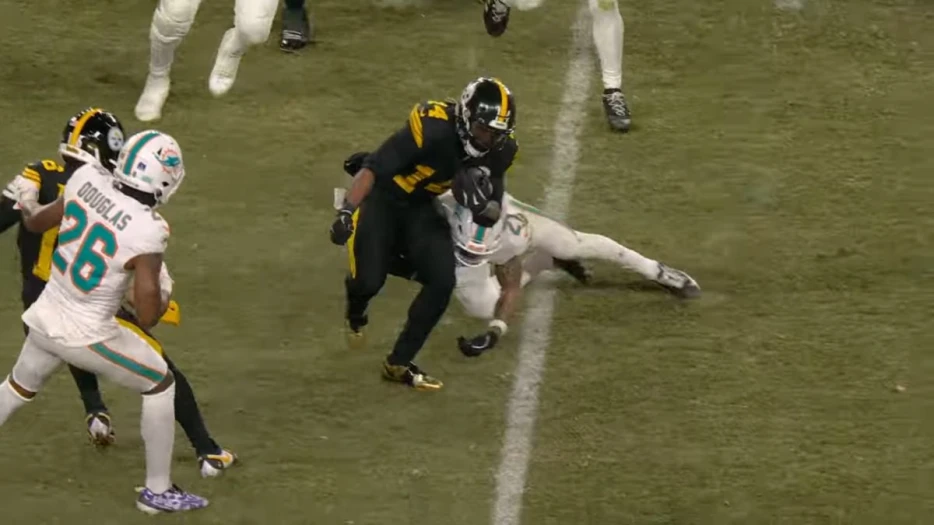 Calvin Austin Pinpoints Moment Steelers Saw ‘Real Quit’ From Dolphins: ‘They Didn’t Really Want To Be In That Cold Anymore’