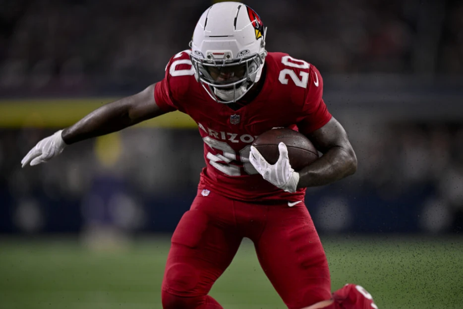 Cardinals Place RB Zonovan Knight On IR