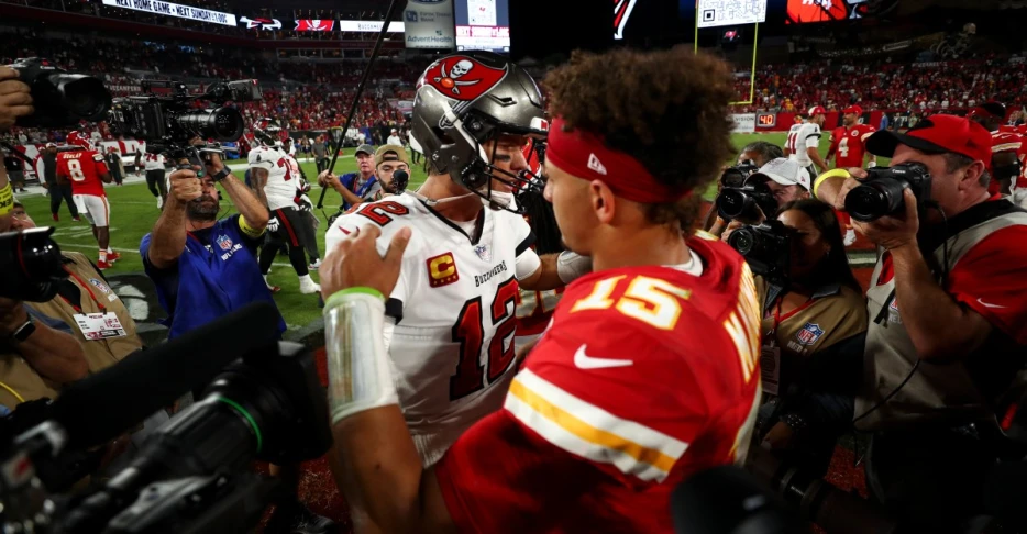 Chiefs News 12/17: Tom Brady offers advice to Patrick Mahomes about rehab