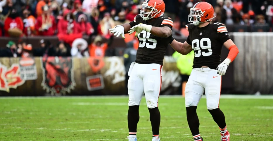 Daily Dawg Chow 12/17; Myles Garrett closing in on sack record, history
