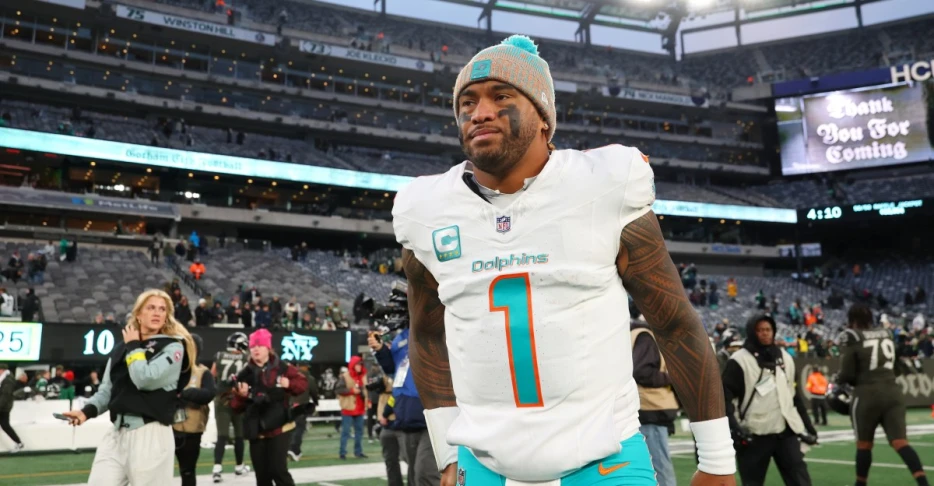 Dolphins bench Tua Tagovailoa for Quinn Ewers vs. Bengals