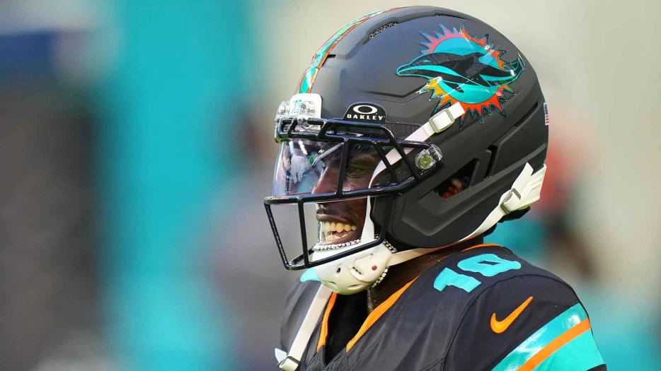 Dolphins WR Tyreek Hill posts cryptic ‘peace out’ after Tua Tagovailoa benching