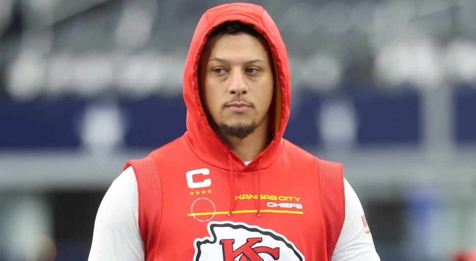 Highly-Respected Doctor Responds To Fan Backlash Calling Out ‘Malpractice’ With Patrick Mahomes’ ACL Surgery
