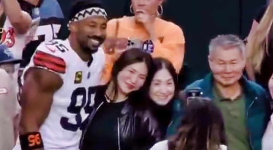 Look at Chloe Kim’s Dad’s Reaction When She and Myles Garrett Kiss on the Sidelines [VIDEO]