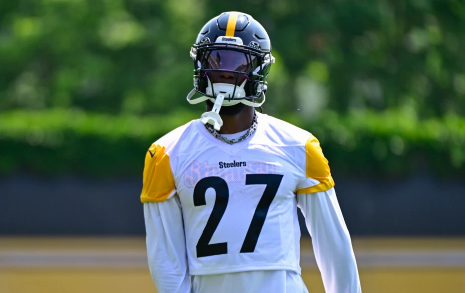 Steelers Bring Back Hard-Nosed Running Back