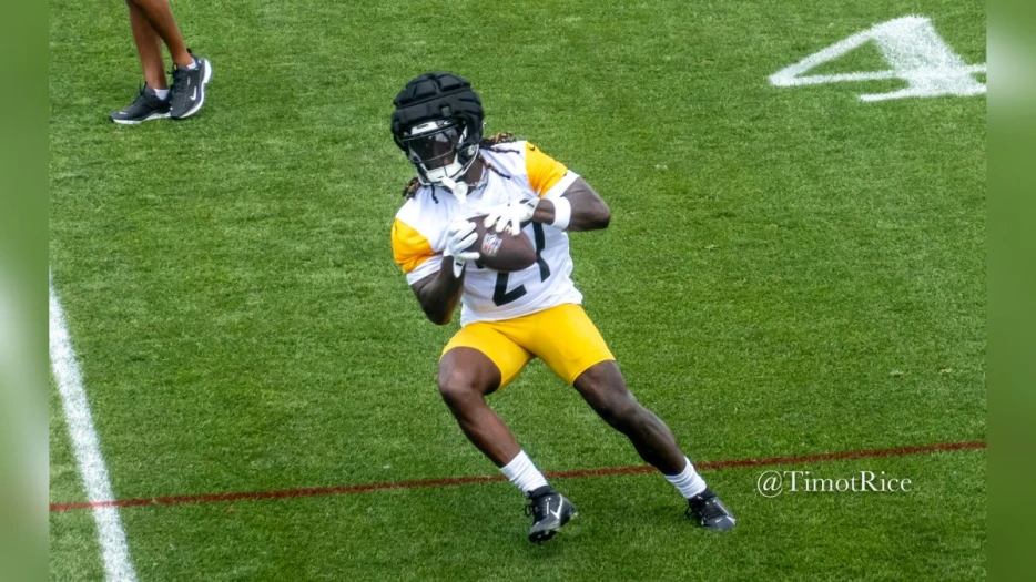 Steelers Re-Sign RB Trey Sermon To Practice Squad