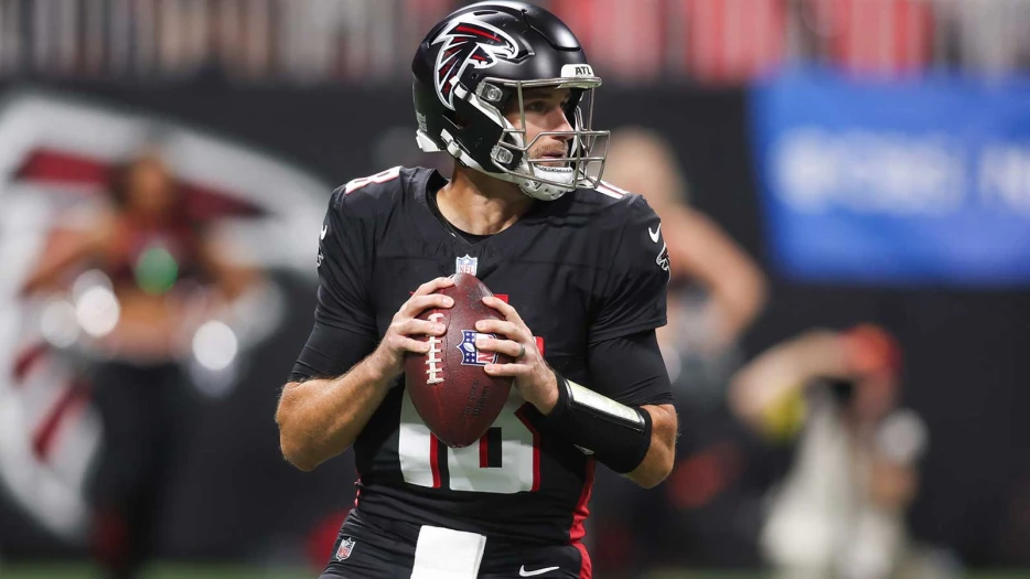 Falcons’ Kirk Cousins turns into a football professor in front of the media