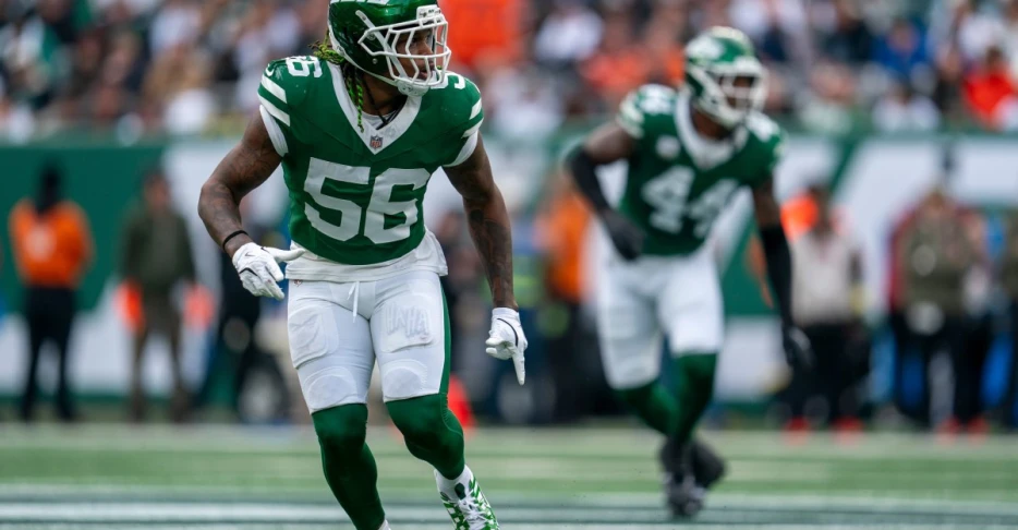 Quincy Williams is playing through a hand fracture