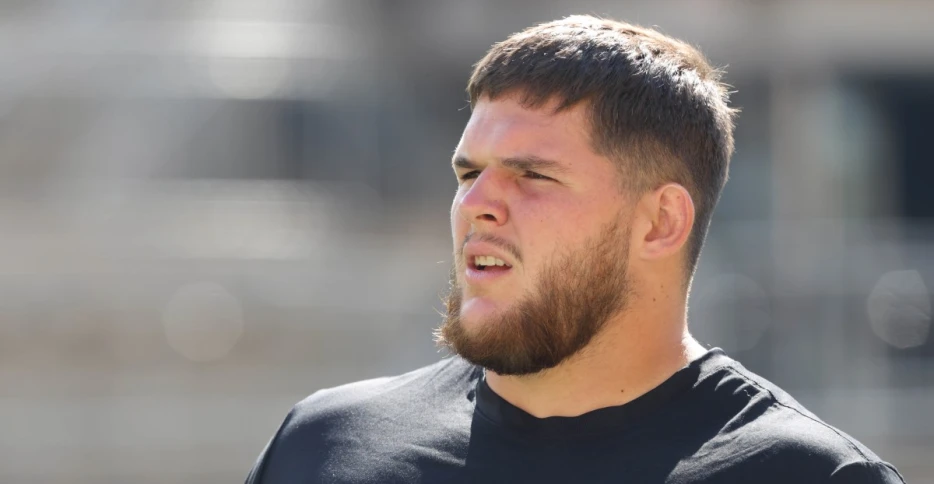 Steelers C Zach Frazier works off to the side at practice Thursday