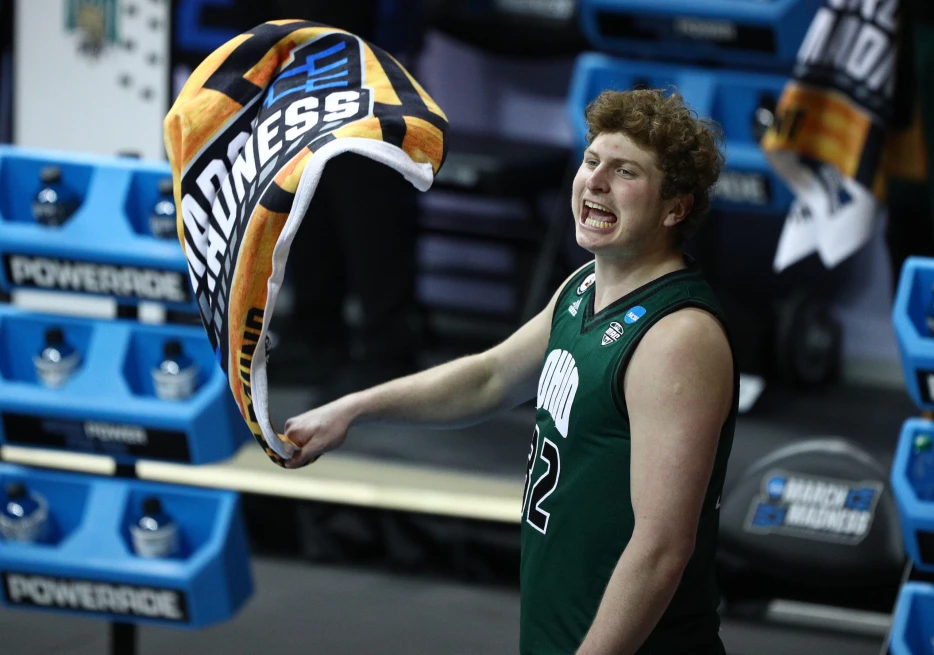 Steelers Try Out 6-foot-8 Former College Basketball Player