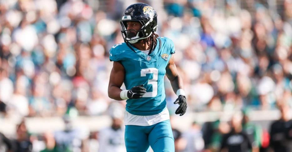 Jaguars sign WR Jakobi Meyers to three-year contract extension