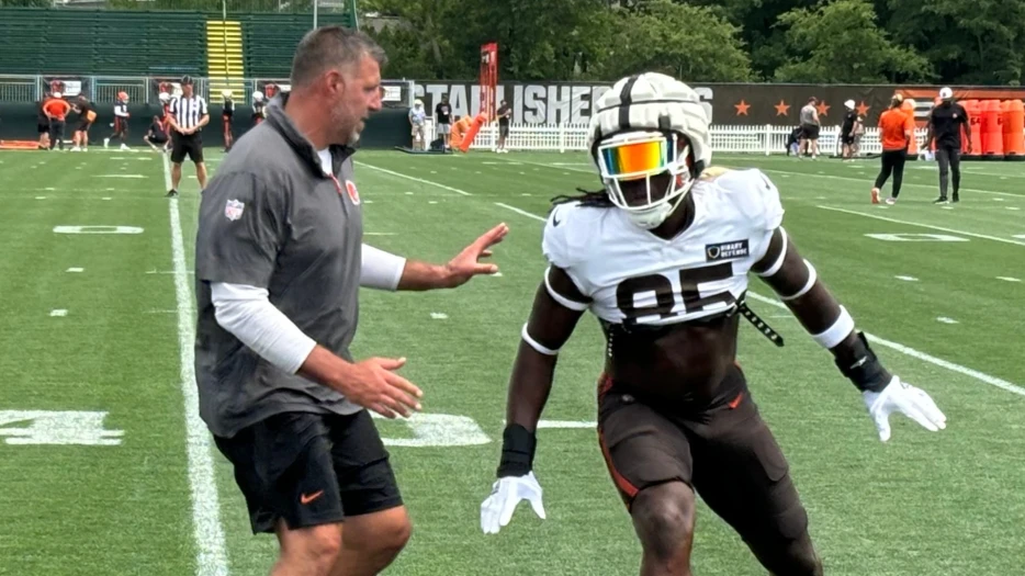 Patriots Insider Lists Former First-Round Pick As Possible Option For New England In 2026