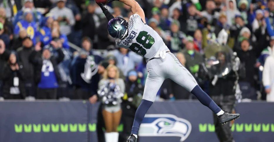 Seahawks vs. Rams inactives: Charles Cross, Davante Adams both out