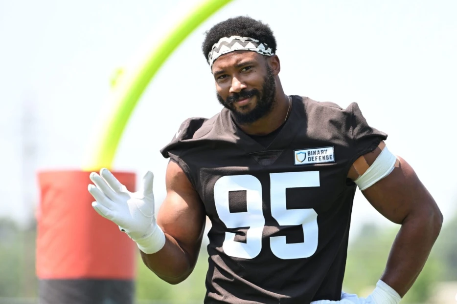 AFC Notes: Myles Garrett, Shedeur Sanders, Browns, Ravens, Steelers