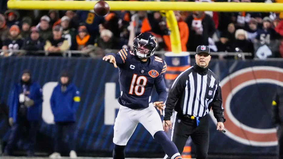Bears’ Caleb Williams does best Stephen Curry impression with incredible game-tying TD