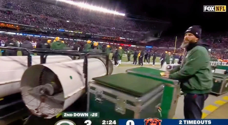 Chicago Bears Called Out For “Cheating” vs. Green Bay Packers After FOX Sideline Reporter Exposes Shadiness On Live TV [VIDEO]