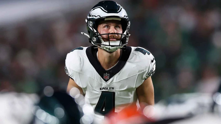 Eagles fans call for Jake Elliott’s job after another missed field goal