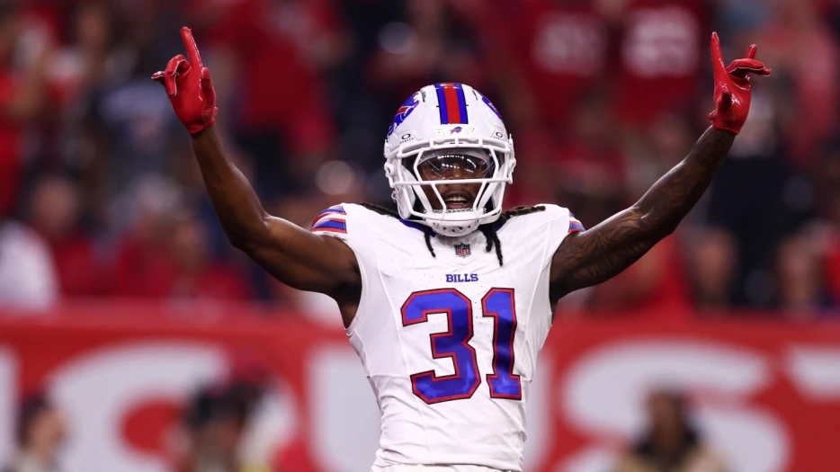 Maxwell Hairston leaves for concussion check; Terrel Bernard ruled out