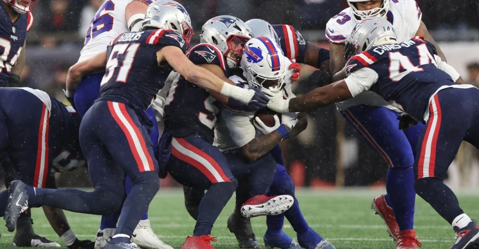 Sunday Patriots Notes: Reeling run defense searching for answers