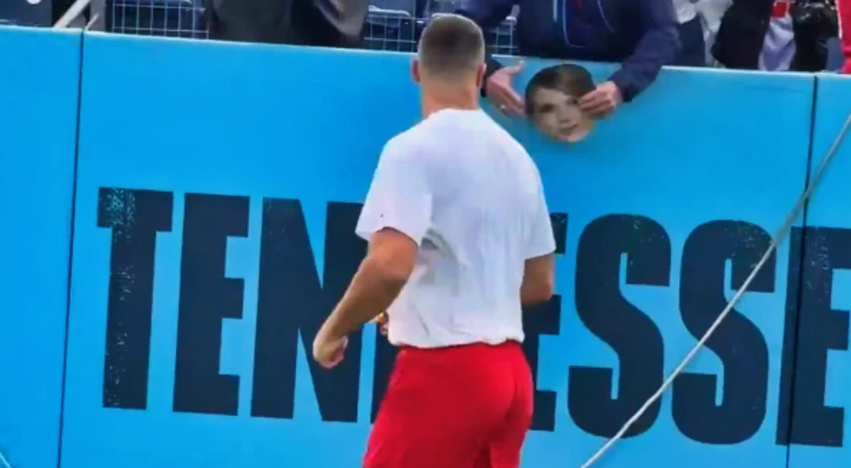 Travis Kelce’s Pregame Gesture Has Everyone Convinced He’s Definitely Going To Retire [VIDEO]