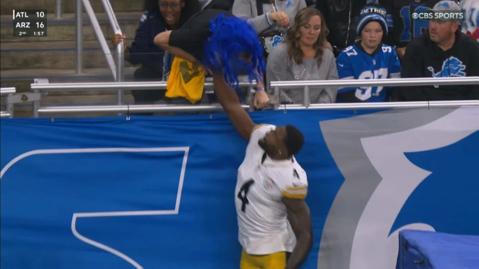 Watch: DK Metcalf Punches Fan During Lions Game