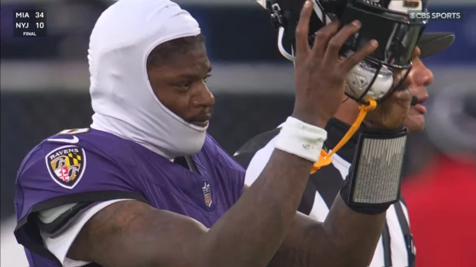 Lamar Jackson Exits Critical Ravens Game With Back Injury