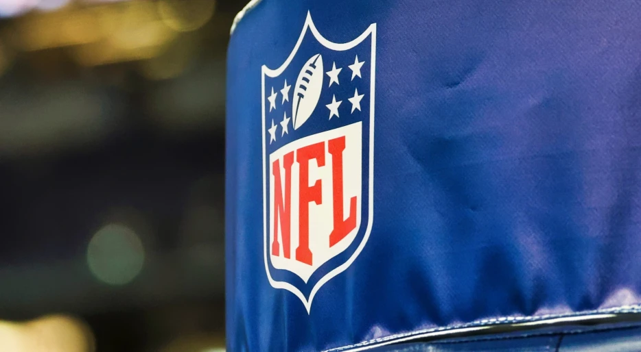 Longtime NFL Reporter Makes Devastating Announcement That His Wife Tragically Died