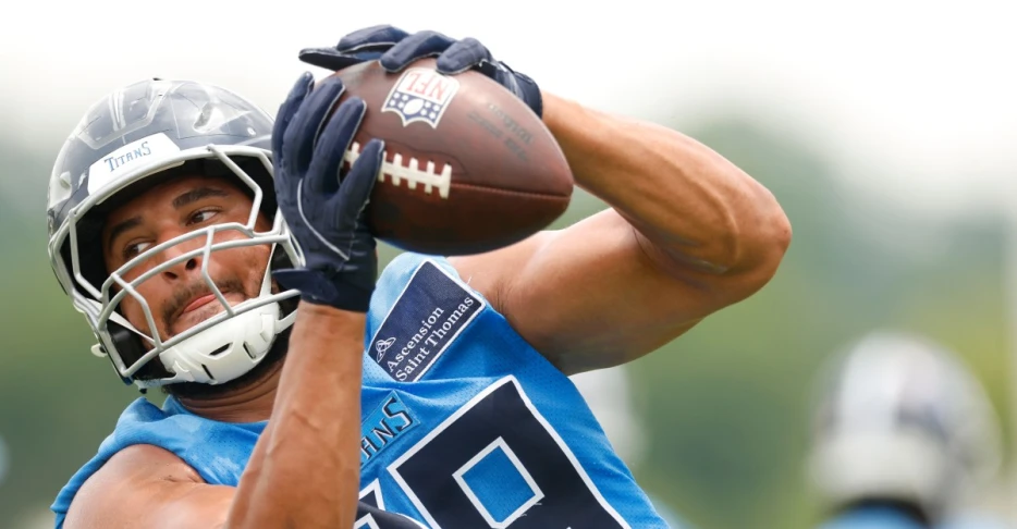 Patriots place tight end Thomas Odukoya on practice squad’s injured reserve