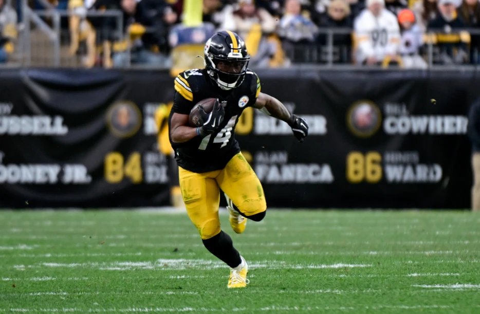 WATCH: Steelers RB Kenneth Gainwell Makes Spectacular TD Grab