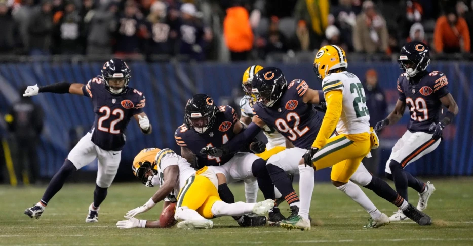 10 Thoughts on the NFL: Playoff Bears! Spoiler Lions?Pick up the ball, and more
