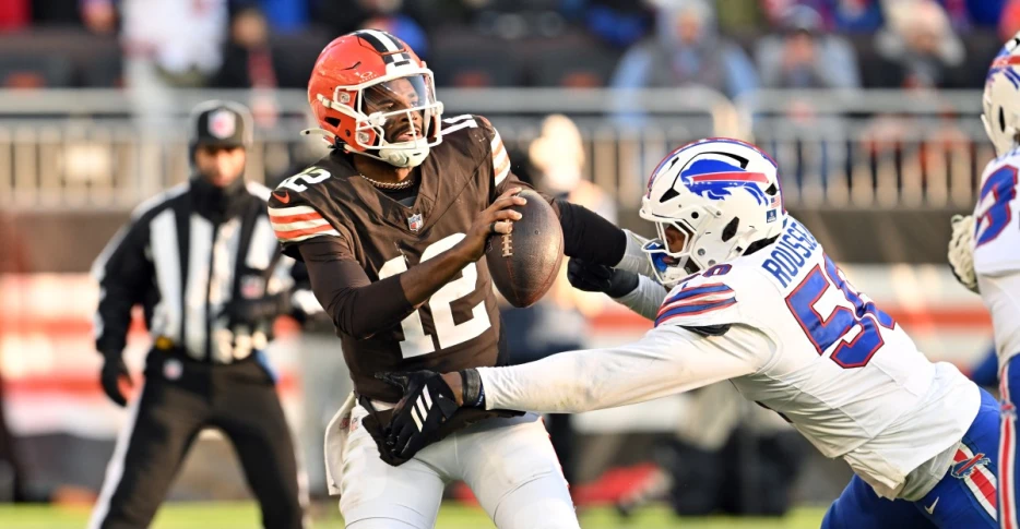 Buffalo Bills DE Greg Rousseau helped power win vs. Cleveland Browns