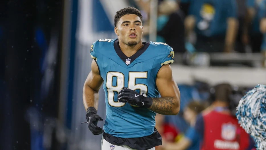 Jaguars activate TE Brenton Strange