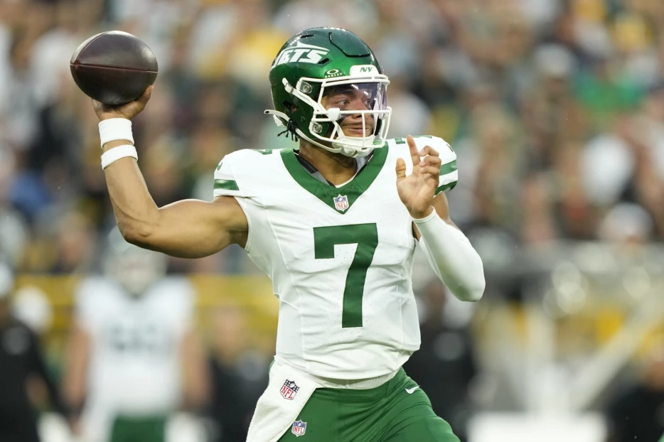 Jets Placing QB Justin Fields On IR
