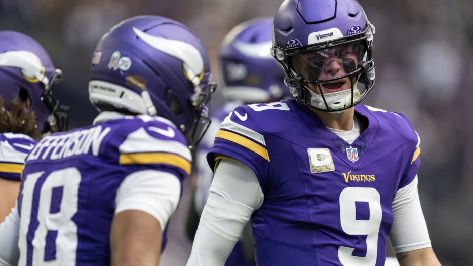 Justin Jefferson still has J.J. McCarthy's back