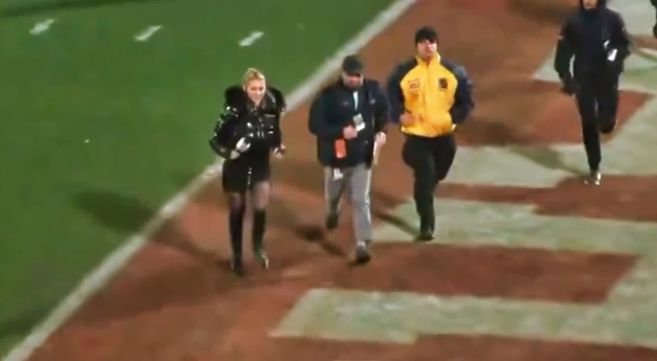 Laura Rutledge Sent The Internet Into a Frenzy As She Sprinted Across The Field In Her Knee-High Boots [VIDEO]