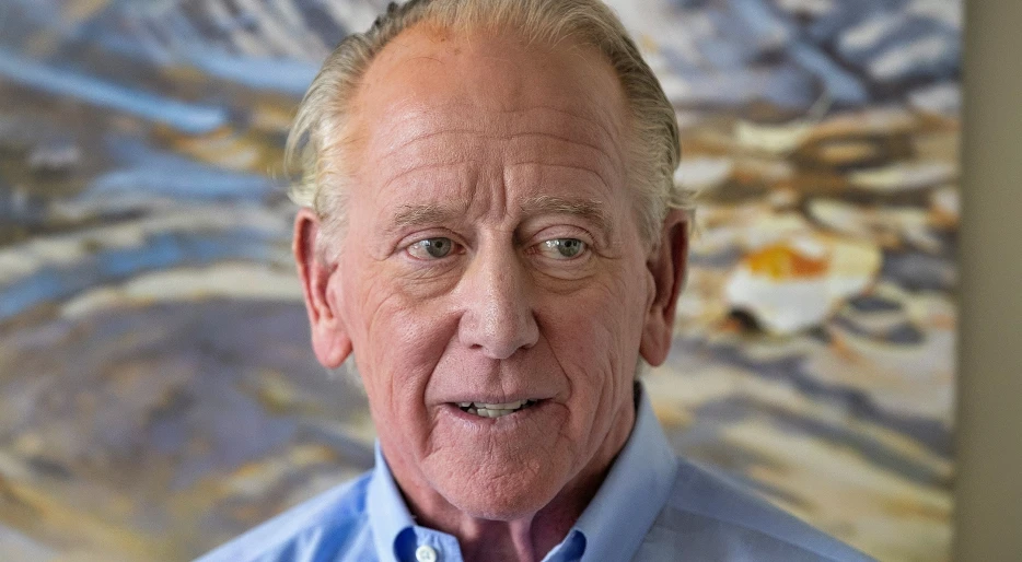 NFL Fans Are Praying For Archie Manning After Heartbreaking Photo Of Him &amp; Eli Manning On The Street Goes Viral