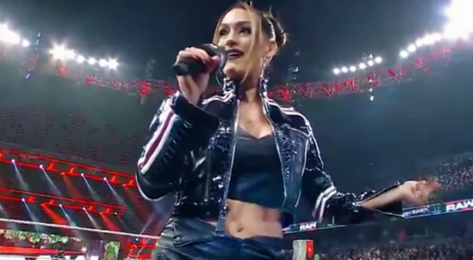 Nikki Bella Hits Lions Fans With Nasty Low-Blow During WWE ‘Monday Night RAW’ In Detroit [VIDEO]