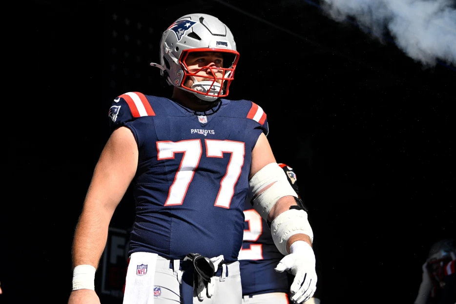 Patriots Extend C Ben Brown