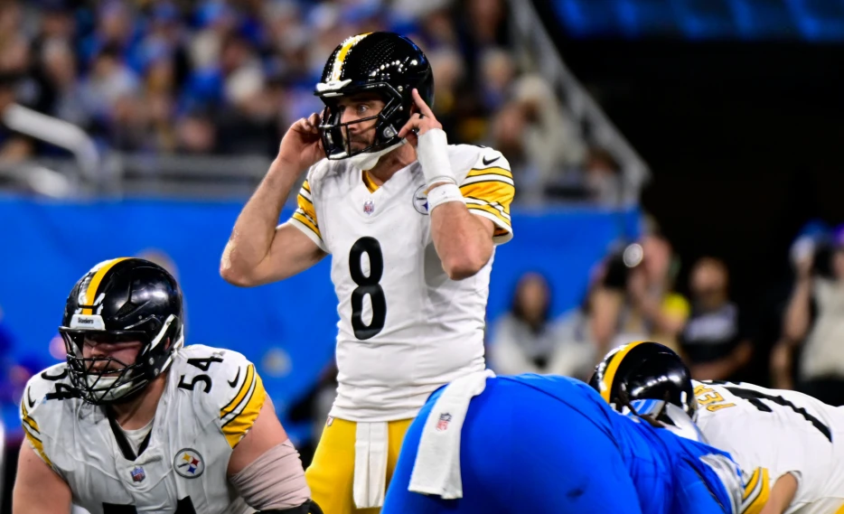 WATCH: Aaron Rodgers Improvised on Incredible TD Pass to Kenneth Gainwell