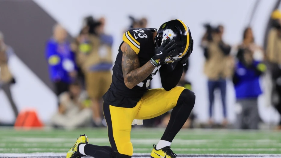 Bills place Darius Slay on reserve/did not report, claim Darnell Savage