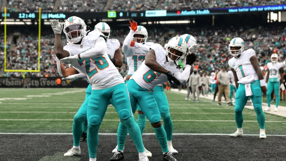 Dolphins up 21-0 in first quarter, Brady Cook in at QB for Jets